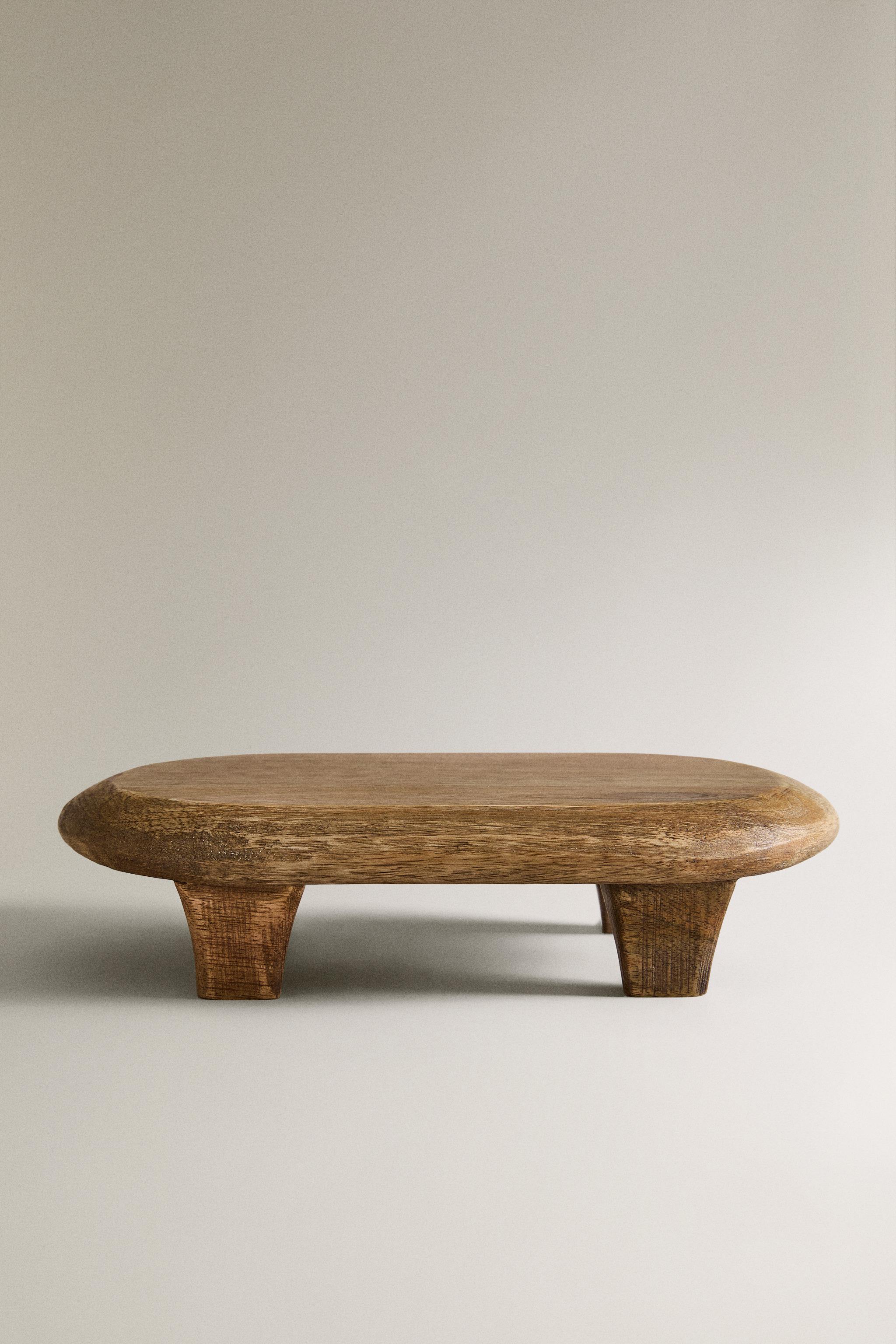 PLANCHE EN BOIS À PIEDS